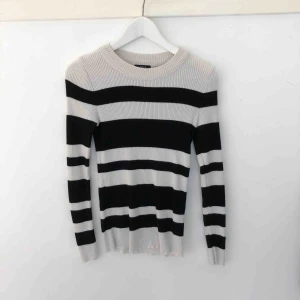  - Stickad tröja från Lindex