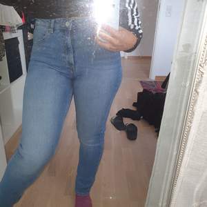 Jeans från H&M jätte fint skick :)