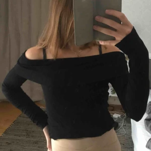  - Använd en del men ändån bra skick Väldigt skönt och stretchigt material Frakten står köparen för