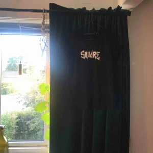  - Jättefin och cool Square tröja, utan slitningar eller hål