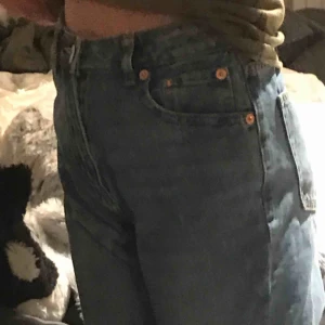  - Snygga mom jeans från lager 157 som har används fåtal gånger. Nypris 300