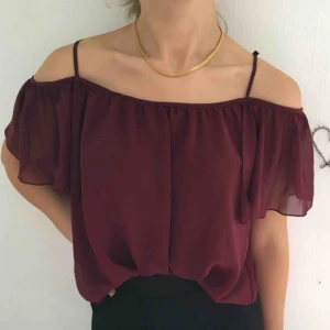  - Off shoulder blus från gina