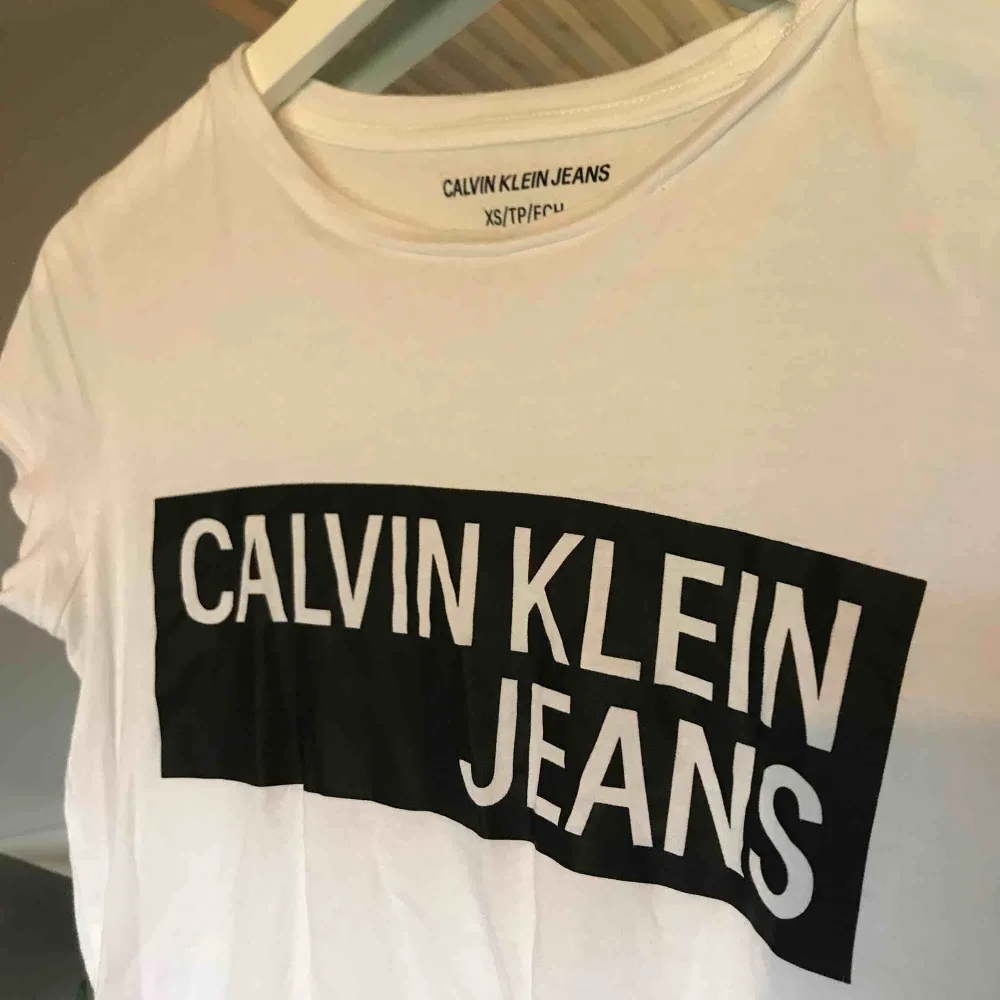 T-shirt från Calvin Klein ⭐️ köparen står för frakt . T-shirts.