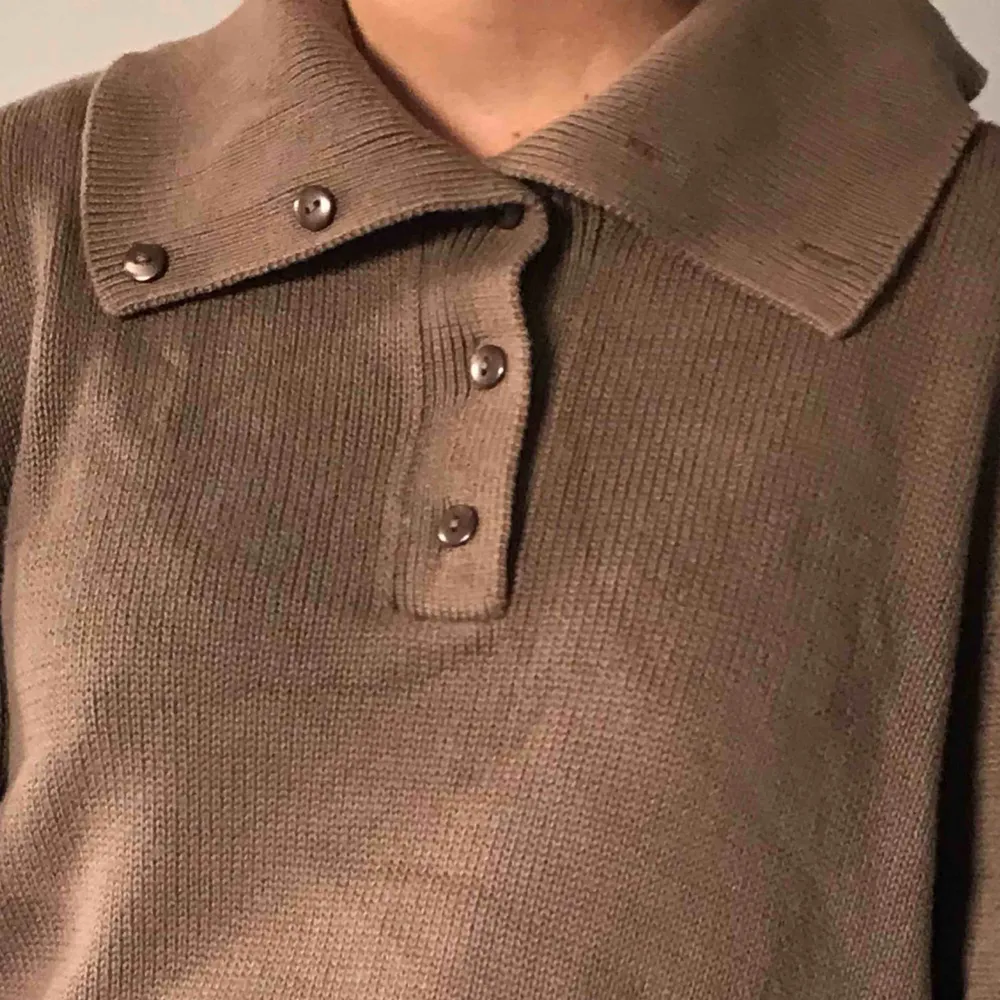 Knappt använd brun tröja. Tröjor & Koftor.