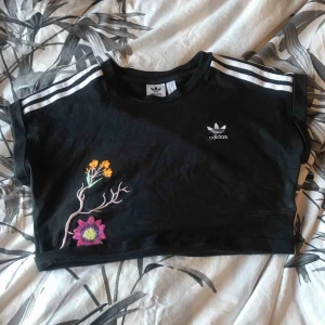  - Mag tröja ifrån Adidas ! Storlek S