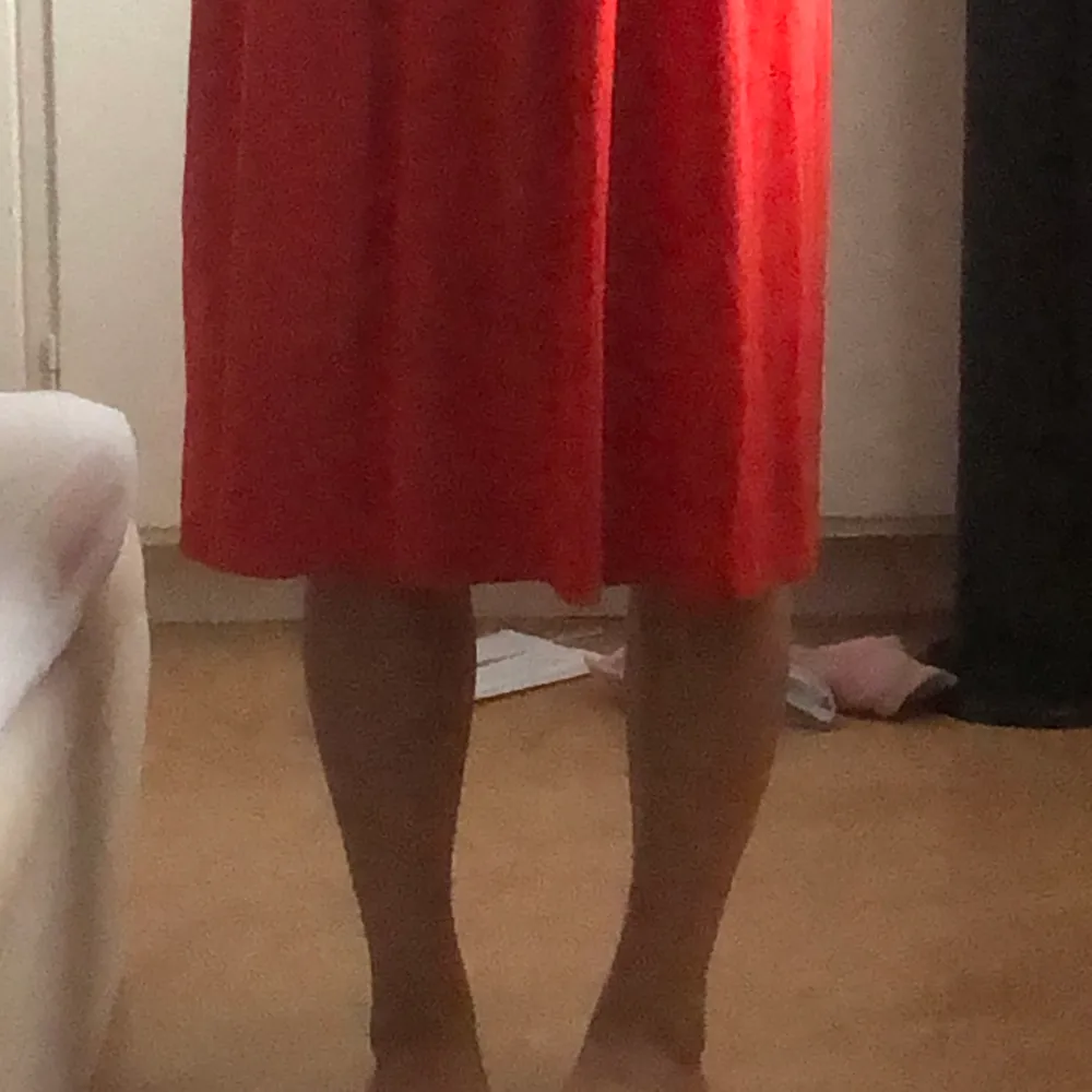 Söt röd klänning köpt i somras . Klänningar.