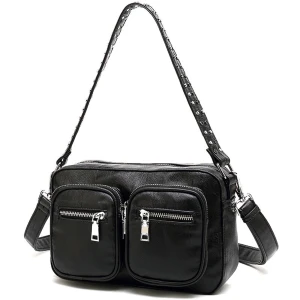 Noella väska - Säljer min super fina noella väska i läder imitation, äkta och köpt för ungefär 700kr. Buda gärna! Skriv för mer information.