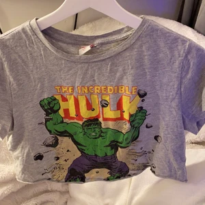 Crop top marvel - Säljer min jättefina äkta marvel crop top💗 köparen står för frakten