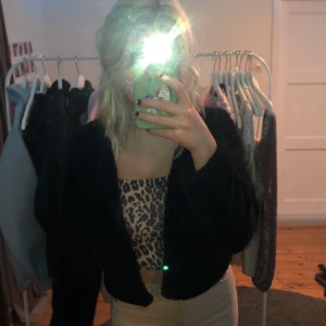 Fin tjock mjuk kofta  - S/xs svart.  Väldigt mjuk