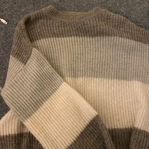 Stickad tröja - Stickad tröja ifrån NAKD! Storlek Xs men lite oversized så passar S