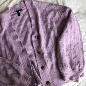 Lila kofta - Intressekoll!! Mysig kofta i fint skick💜💜💜