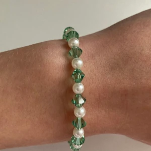 Armband🤎🤍 - Justerbar armband med äkta swarovski kristaller🤍pris:49 kr + 12 kr frakt🤎