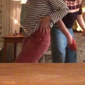 rosa levis manchester byxor - säljer ett par av mina absoluta favvo byxor då dem har blivit för små! Jag är 168 cm ! köpte på humana för länge sen. köparen står för frakt, fråga om det är något ! 💘