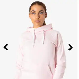Säljer denna rosa iciw hoodie, i storlek xs. Använd 2 gånger & superfräsch 💪🏽 säljes för 200kr , frakten ingår 💪🏽🥰