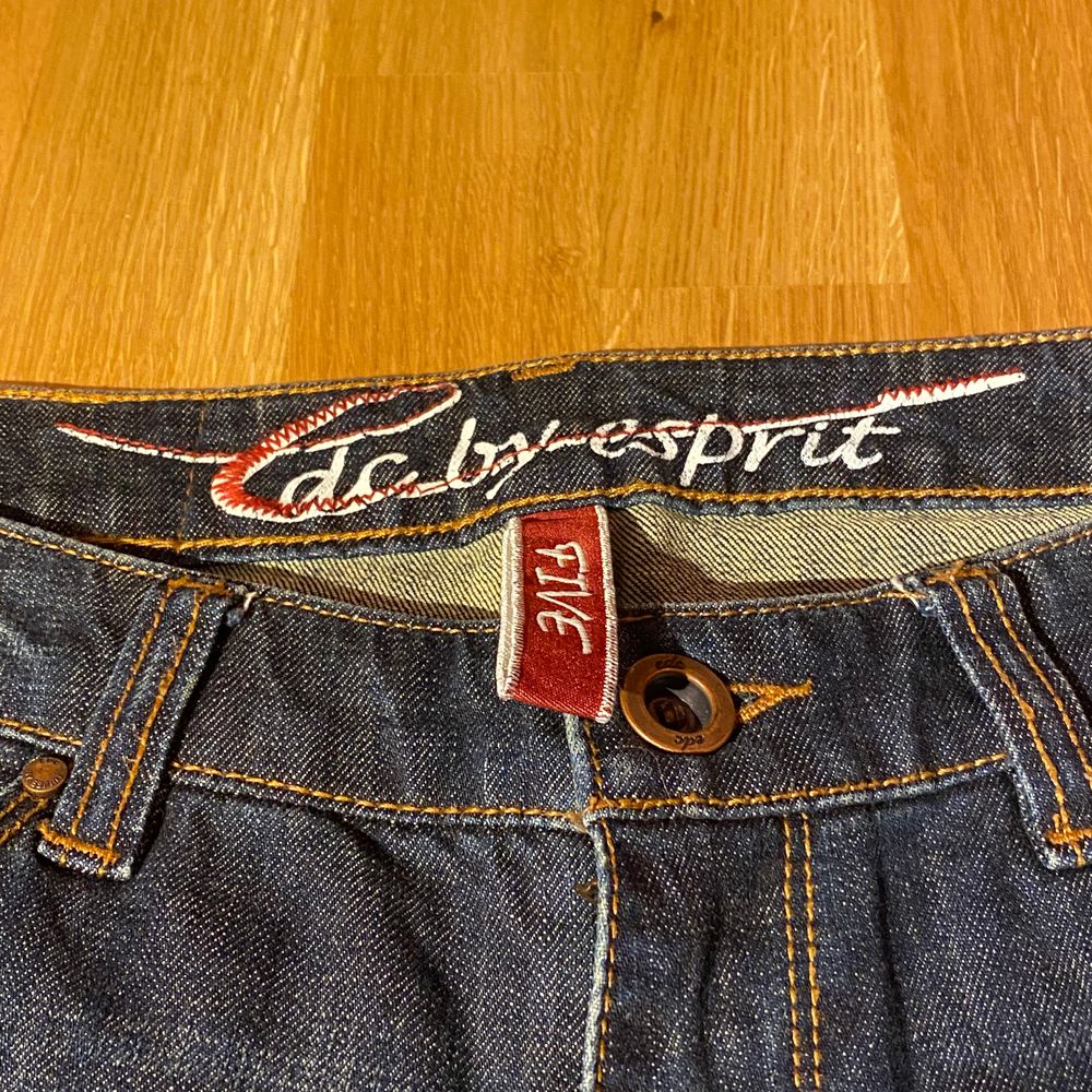 Super fina low-rise jeans för sälj :) kom med bud :) W30  :) Bud ligger på:400. Jeans & Byxor.