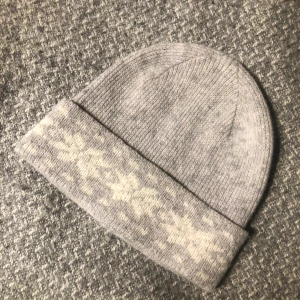 100% ull, super mjuk mössa från Island - Mjuk o varm islandsmössa - inköpspris 399kr 