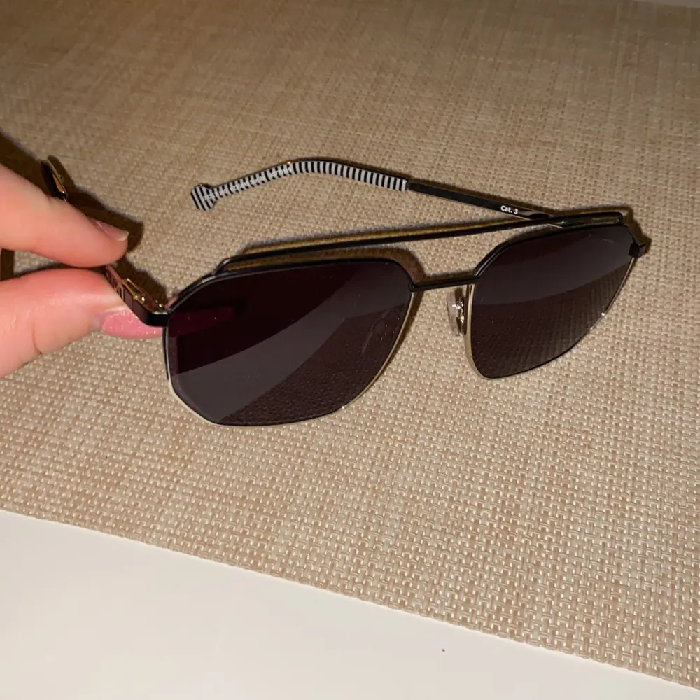 Nya kenzo solglasögon , nypris är 1995kr. Accessoarer.
