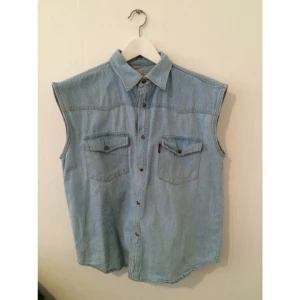  - Va cool i sommar med en cool jeansskjorta! 
Apsnygg, men tyvärr för lång för mig (är bara 1.55)