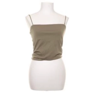 Linne  - Säljer detta gröna linnet från Gina, super linne i storlek L,  passar på både mig som ha stolen S men även min kompis som brukar ha i storlek L. Så man kan la kalla det “onesise” 🥰 priset går såklart att diskuteras 🤩