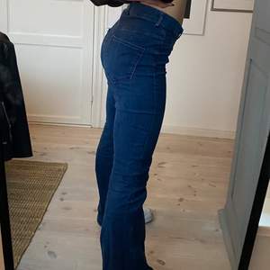 Supersnygga Jeans köpa på lindex, storlek 38 men passar mig bra som oftast har 36! 
