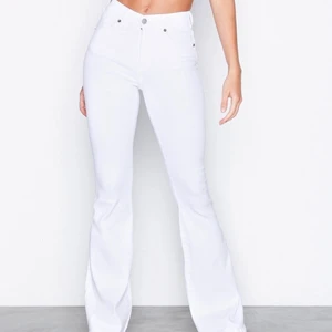 Macy Dr denim White - Macy jeans. Endast prövade, prislapp sitter kvar. Ny pris 500. Lägg bud. St M/32