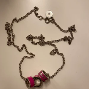 Marc Jacobs halsband - Ett fint marc jacobs halsband💖 (köparen står för frakten)