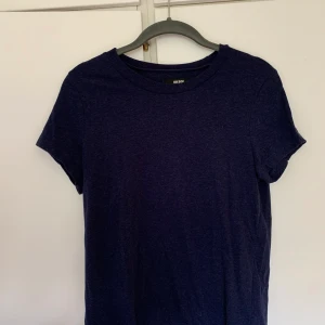 Bikbok T-shirt storlek M - En vanlig T-shirt som knappt är använd och därför säljs.