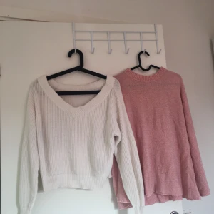 Stickat - Vit storlek S. Rosa M. Ge ett bud. 