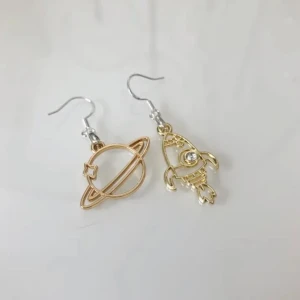 Rymdörhängen - Coola rymdörhängen🚀✨🪐 oanvända! frakt 11kr🦋💕