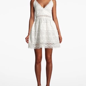 By Malina klänning, M - Endast provad klänning från By Malina i storlek M, för 400:- 💘 nypris 1699! Frakt tillkommer