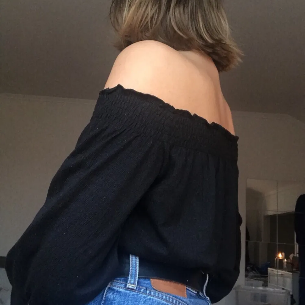 Jättefin topp. Använd men i fint skick, säljer den för att jag har två likadana:))) kan mötas upp i Östersund eller självklart posta iväg! 50kr. Puserot.
