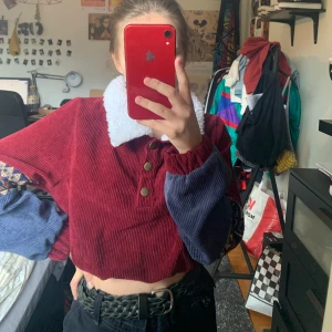 Topp - En fin topp som jag köpte i vintras, använt 1 gång då jag inte tycker den passar min stil riktigt. Kloten står för frakten