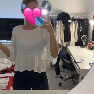 Vit fin blus  - Vit fin blus i storlek M från ginatricot 💘