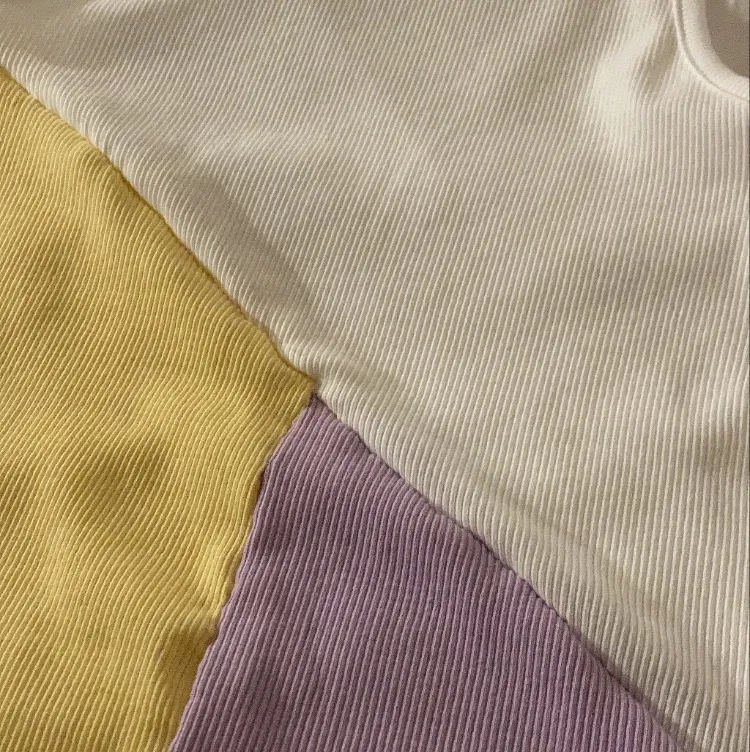 våran handsydda patchwork color top!😍 kommer två stycken liknande till inom kort håll ögonen öppna👀 (sydd utav 3 likadana begagnade tröjor som vi sytt ihop till en). Toppar.