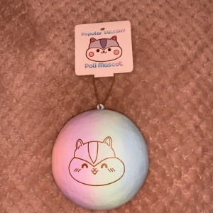 Squishy (popular poli mascot) - Inte jätte slow rising. Kommer med tag