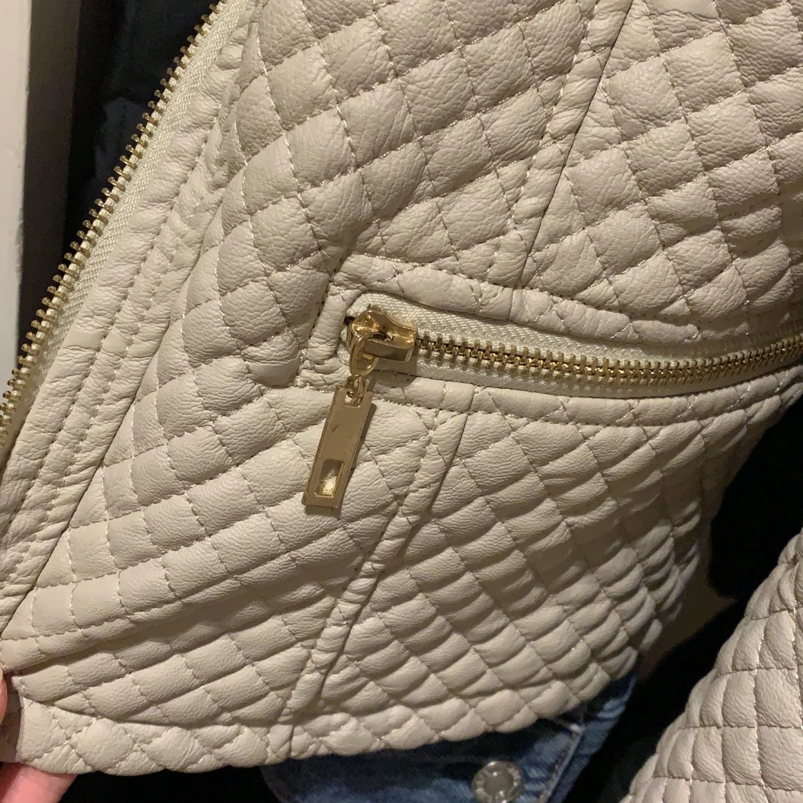 Beige jacka i skinnimmitation - 91