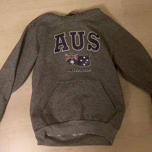 Australien-hoodie - Fin och skön hoodie i bra skick!