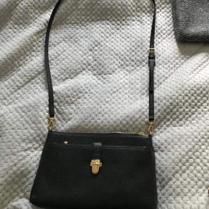 Michael Kors väska - Svart väska Michael Kors, ett par år gammal, sparsamt använd