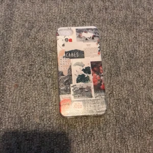 Vet ej  - Säljer dessa mobilskal. Köpte i fel storlek. De kostar 25kr styck och köparen står för frakten. Självklart kan vi även mötas. Jag tar swish och kontanter om vi möts. 