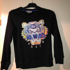  - Kenzo tröja storlek S pris 300 plus köpare står för frakt 50kr