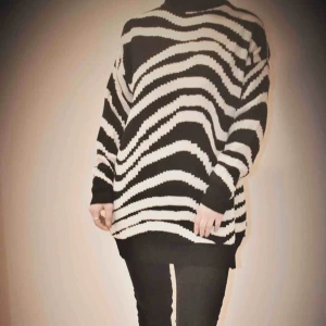  - Tröja svart vit ny 