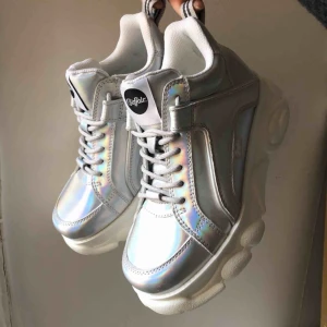  - 👟 BUFFALO CORIN - normal storlek! Platåhöjd 5 CM. Pris kan diskuteras vid snabb affär.