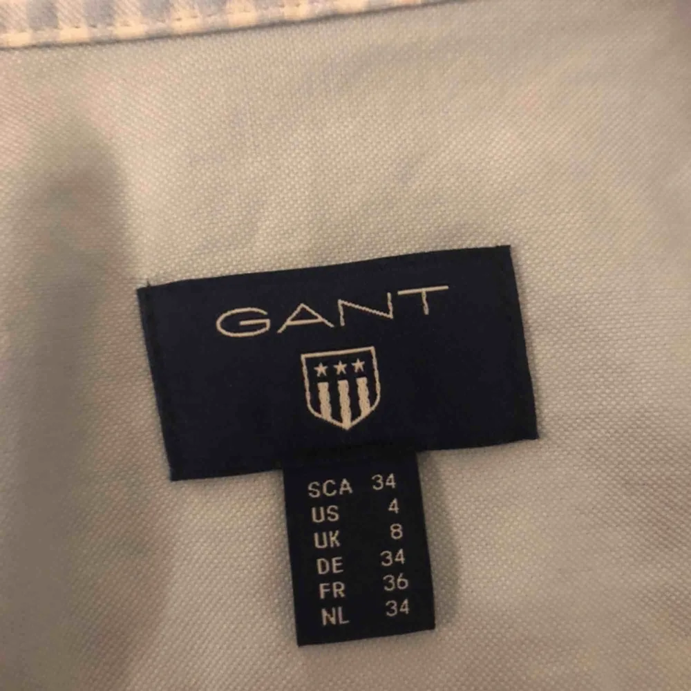 Säljer min fina Gant skjorta! Super fint skick, ALDRIG använd pga att det inte riktigt är min stil (har fått den). 500kr plus frakt (kan mötas i Uppsala). Ordinarie pris 1200kr. Skjortor.