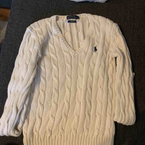  - Polo tröja, ralph lauren storlek s 70 kr extra för frakt 150kr för att mötas upp!