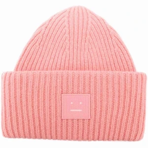  - Säljer min fina Acne mössa som är som ny då den inte kommit till användning 💕💕 