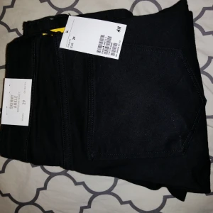  - 🌻 Nya jeans från HM, storlek 29. 🌻 Skickas mot fraktkostnad 