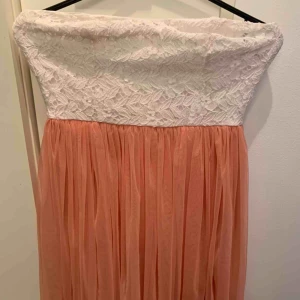  - Söt tubklänning, endast använd ett par ggr.