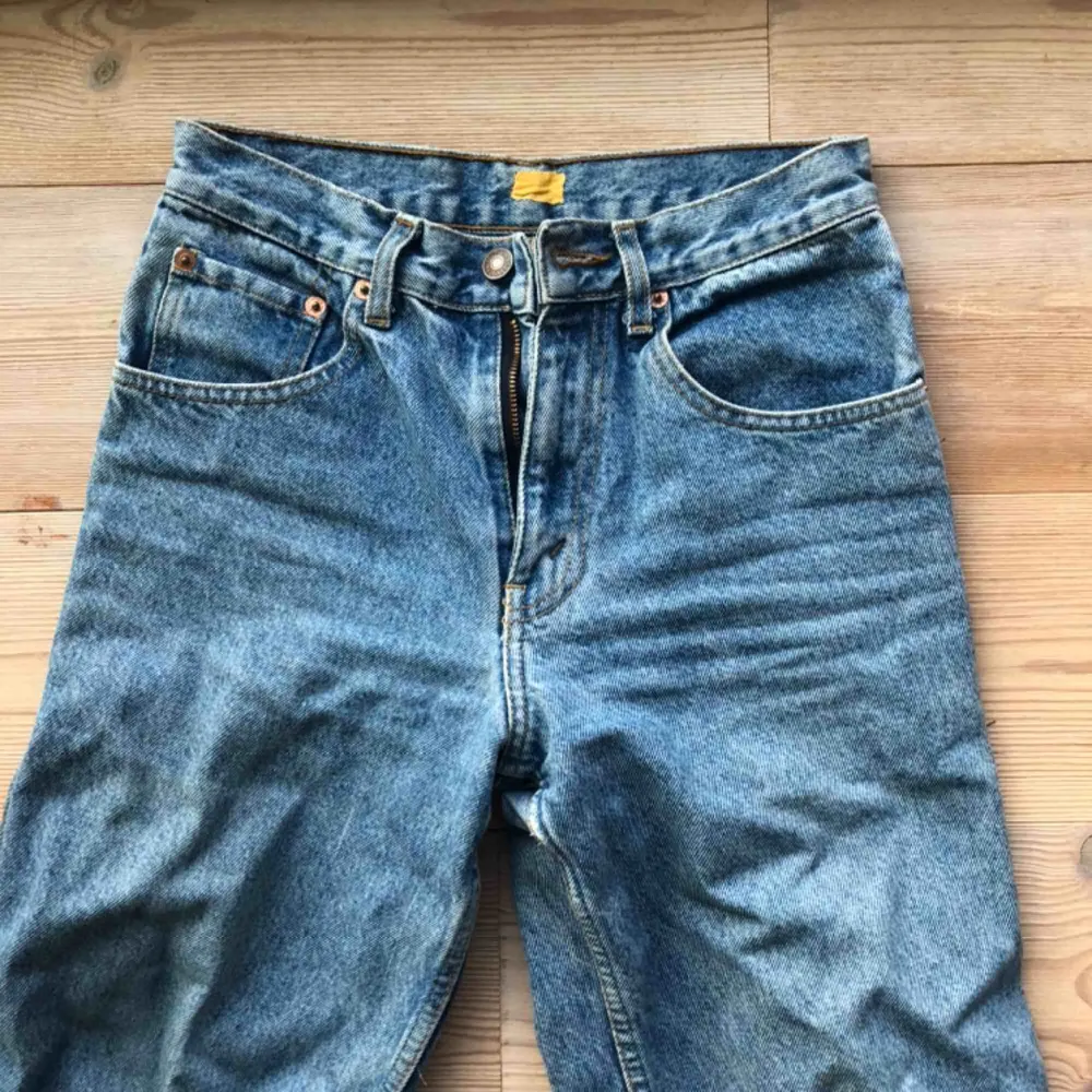 Härliga jeans från Levis i fint skick!   Köparen står för frakten . Jeans & Byxor.