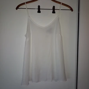  - Jättefint linne med justerbara band