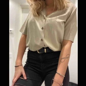  - Helt oanvänd blus från Gina Tricot💓 köparen står för frakten🥰